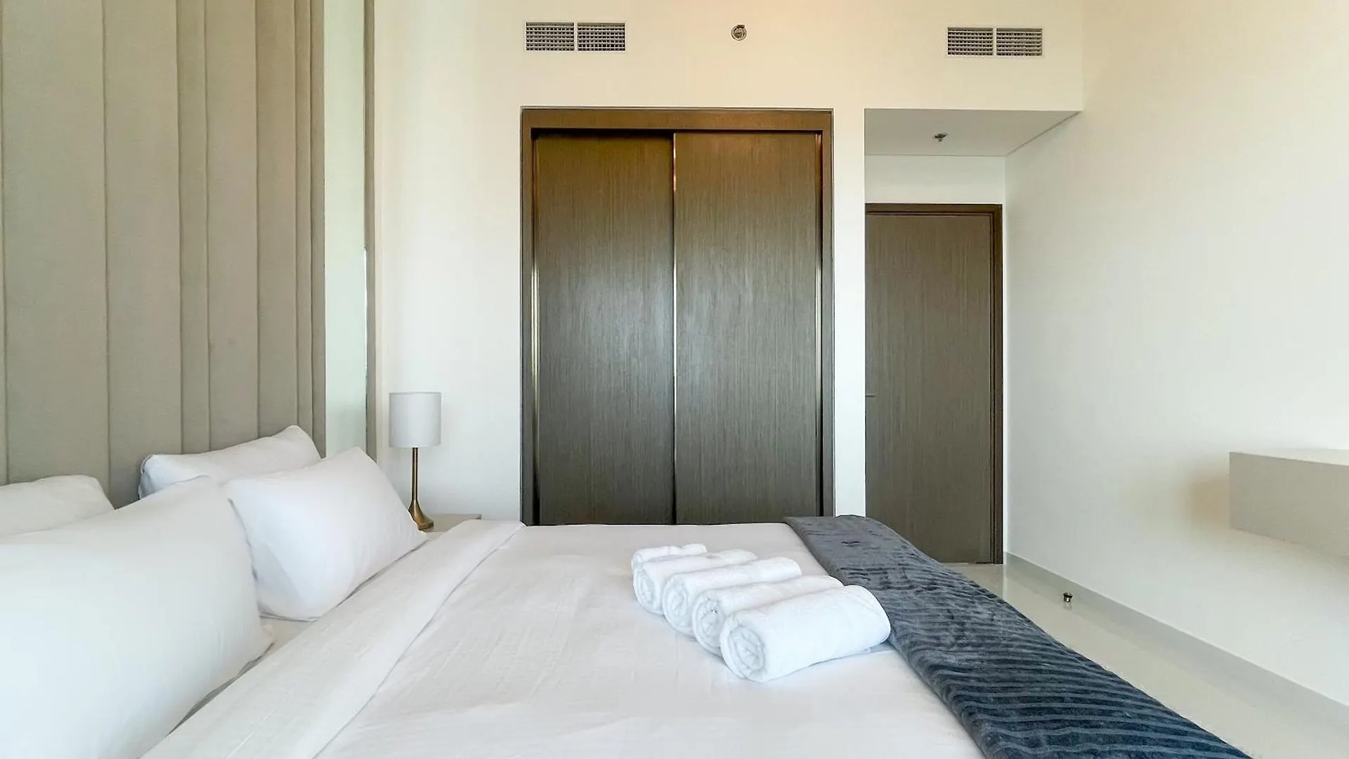 아파트 Elite Lux Holiday Homes - Beachfront 1Br Oasis Stunning Views By Elie Saab 두바이 아랍에미리트