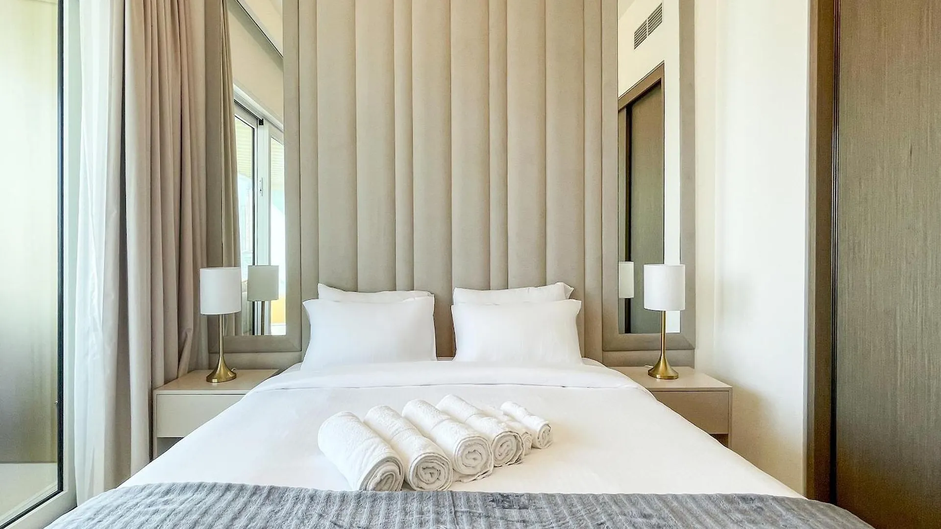 Elite Lux Holiday Homes - Beachfront 1Br Oasis Stunning Views By Elie Saab Dubai 0*,